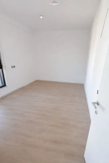 Tirane, jepet me qera zyre Kati 9, 65 m² 520 € (bulevardi i ri)