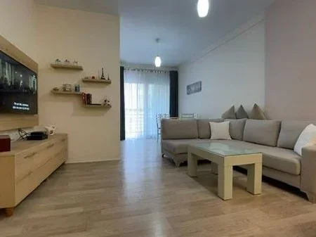Tirane, jepet me qera apartament 2+1 Kati 5, 82 m² 650 € 