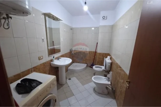 Tirane, jepet me qera apartament 2+1 Kati 5, 490 € (Kristal Center)