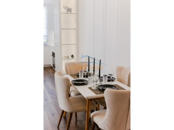 Tirane, jepet me qera apartament 1+1 Kati 9, 70 m² 620 € (prane VILA L-2)