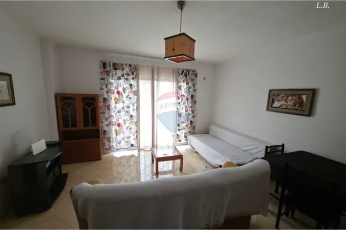 Tirane, jepet me qera apartament 1+1+Ballkon Kati 5, 71 m² 400 € (Kristal Center)