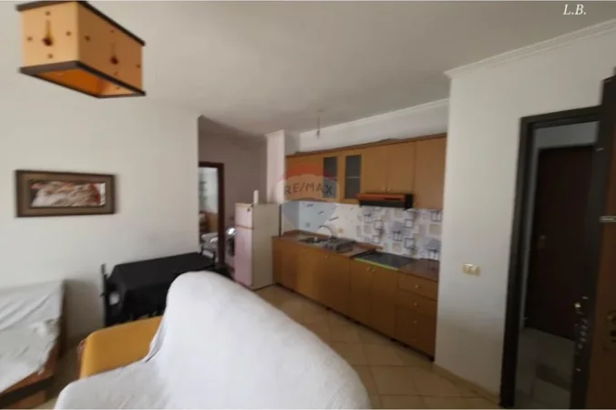 Tirane, jepet me qera apartament 1+1+Ballkon Kati 5, 71 m² 400 € (Kristal Center)