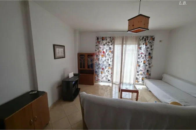Tirane, jepet me qera apartament 1+1+Ballkon Kati 5, 71 m² 400 € (Kristal Center)
