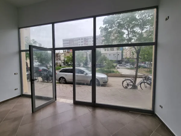 Tirane, jepet me qera ambjent biznesi Kati 0, 50 m² 400 € (Rruga Sokrat Miho)