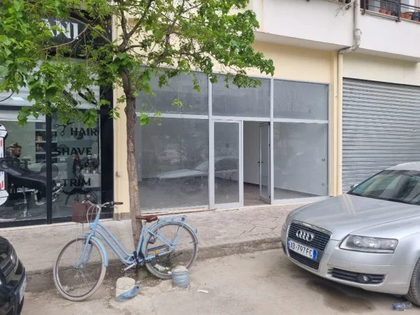 Tirane, jepet me qera ambjent biznesi Kati 0, 50 m² 400 € (Rruga Sokrat Miho)