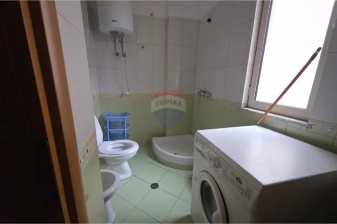 Tirane, jepet me qera apartament 1+1+Ballkon Kati 2, 57 m² 450 € (Rruga Bill Klinton)