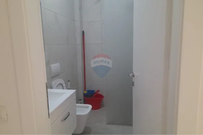Tirane, jepet me qera apartament 1+1+Ballkon , 50 m² 450 € (Spitali Amerikan 3)