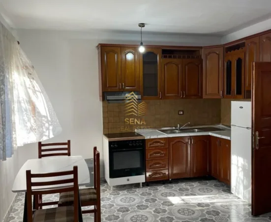Tirane, jepet me qera apartament 1+1 Kati 1, 70 m² 320 € (Yzberisht)