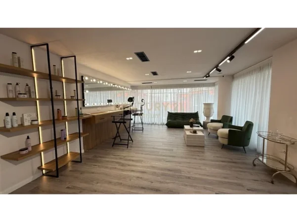 Tirane, jepet me qera ambjent biznesi Kati 1, 84 m² 1.550 € 