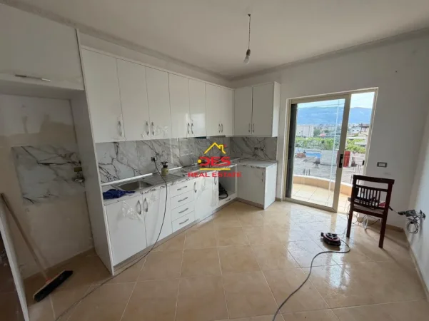 Vlore, jepet me qera Vile 2+1+Ballkon Kati 3, 110 m² 350 € (Rruga Sokrat Leka)