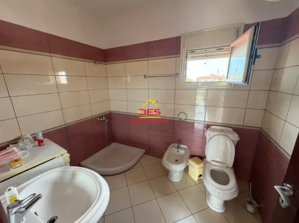 Vlore, jepet me qera Vile 2+1+Ballkon Kati 3, 110 m² 350 € (Rruga Sokrat Leka)