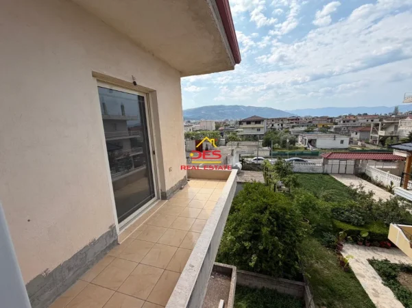 Vlore, jepet me qera Vile 2+1+Ballkon Kati 3, 110 m² 350 € (Rruga Sokrat Leka)