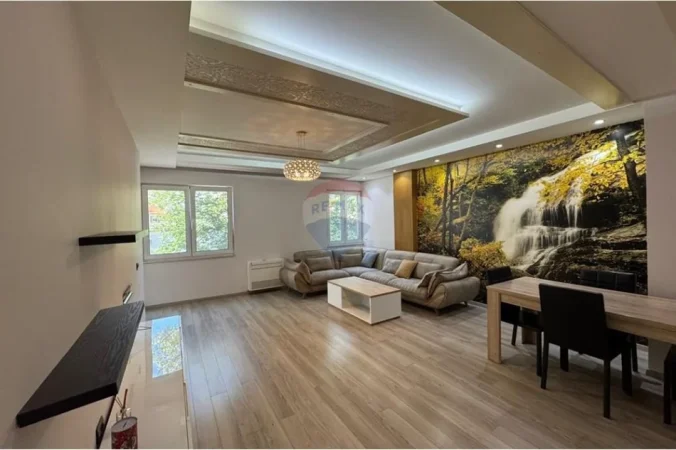 Tirane, jepet me qera apartament 3+1+Ballkon Kati 2, 124 m² 1.250 € (Libri Universitar)