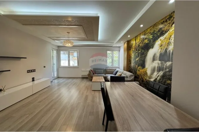 Tirane, jepet me qera apartament 3+1+Ballkon Kati 2, 124 m² 1.250 € (Libri Universitar)