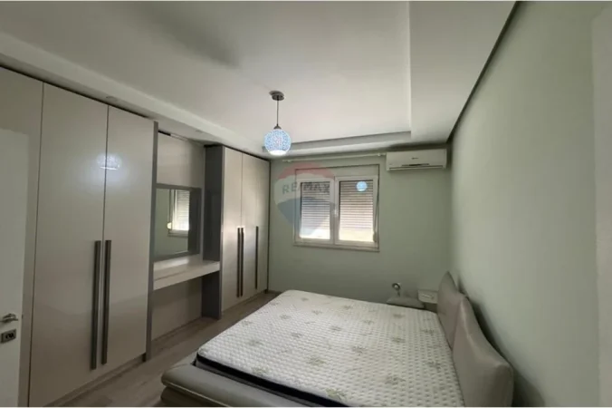 Tirane, jepet me qera apartament 3+1+Ballkon Kati 2, 124 m² 1.250 € (Libri Universitar)