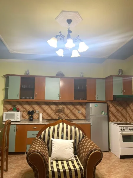 Jepet me Qera  1+1 ,per 3 veta  me ashensor  500 € , ne DON BOSKO, perballe VIZION PLUS