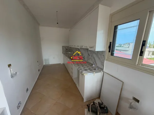 Shqiperi, jepet me qera Vile 1+1+Ballkon Kati 3, 80 m² 300 € (Rruga Sokrat Leka)