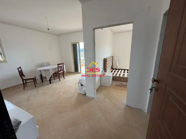Shqiperi, jepet me qera Vile 1+1+Ballkon Kati 3, 80 m² 300 € (Rruga Sokrat Leka)