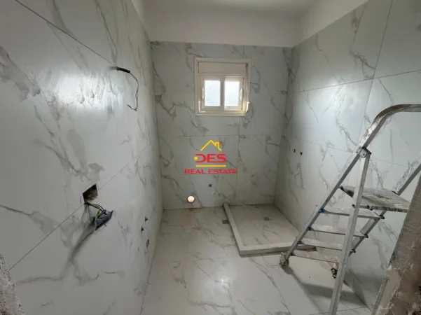 Shqiperi, jepet me qera Vile 1+1+Ballkon Kati 3, 80 m² 300 € (Rruga Sokrat Leka)