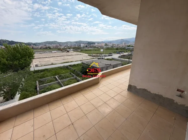 Shqiperi, jepet me qera Vile 1+1+Ballkon Kati 3, 80 m² 300 € (Rruga Sokrat Leka)