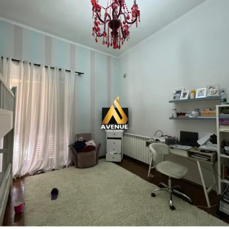 Tirane, jepet me qera apartament 2+1 Kati 3, 1.300 € (Prane sheshit skenderbe)