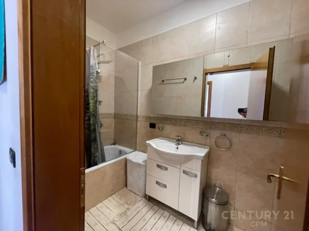 Tirane, jepet me qera apartament 2+1 Kati 8, 90 m² 900 € (blloku)