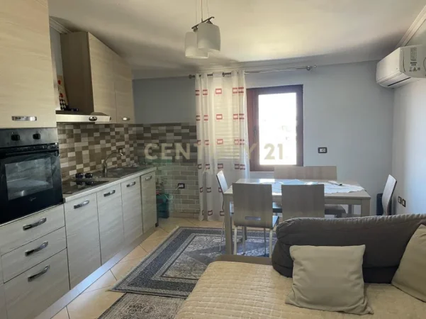 Tirane, jepet me qera apartament 2+1 Kati 5, 75 m² 500 € (shkolla e bashkuar)