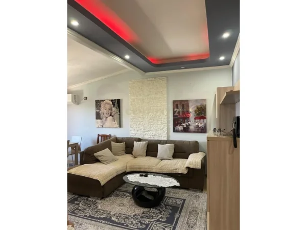 Tirane, jepet me qera apartament 2+1 Kati 5, 75 m² 500 € (shkolla e bashkuar)