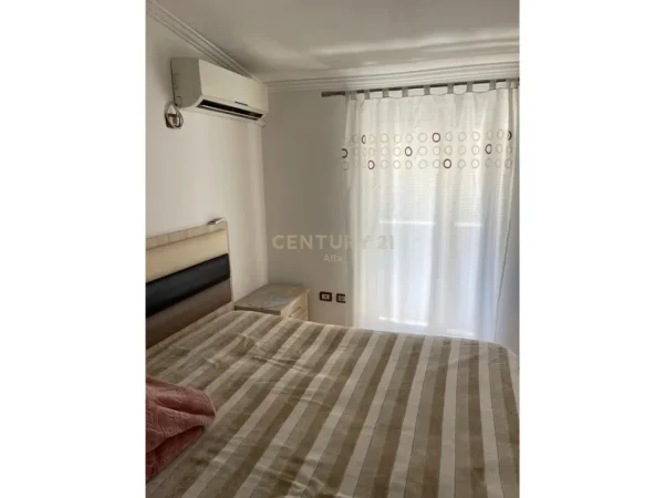 Tirane, jepet me qera apartament 2+1 Kati 5, 75 m² 500 € (shkolla e bashkuar)