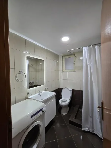 Tirane, jepet me qera apartament 1+1 Kati 0, 60 m² 420 € (VILAT GJERMANE)