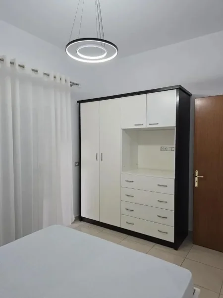 Tirane, jepet me qera apartament 1+1 Kati 0, 60 m² 420 € (VILAT GJERMANE)
