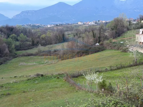 Tirane, shitet toke , 8.906 m² 1.157.780 € (FARKE E VOGEL)