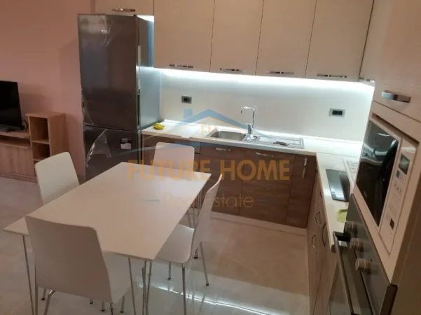 Tirane, jepet me qera apartament 1+1 Kati 9, 55 m² 600 € 