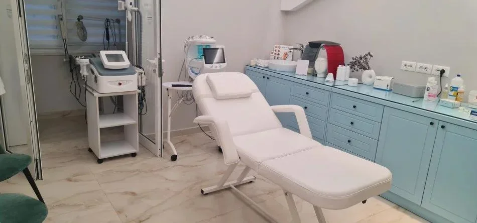Tirane, jepet me qera ambjent biznesi, Klinikë Dermo-Estetike, Kati 0, 70 m² 1.900 € (Qender)