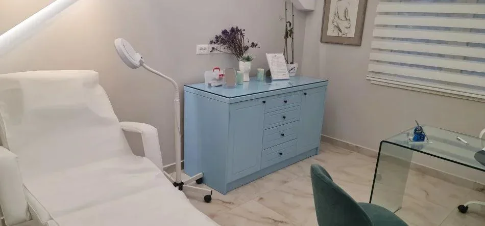 Tirane, jepet me qera ambjent biznesi, Klinikë Dermo-Estetike, Kati 0, 70 m² 1.900 € (Qender)