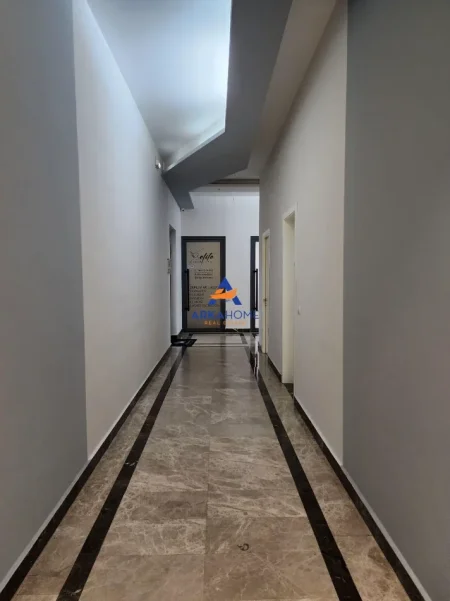 Tirane, jepet me qera ambjent biznesi Kati 2, 36 m² 500 € 