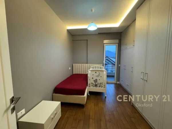 Tirane, jepet me qera apartament 3+1+Ballkon Kati 3, 145 m² 1.700 € (liqeni i thate)