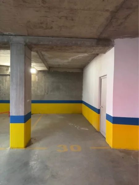 Tirane, jepet me qera ambjent biznesi Kati 0, 48 m² 920 € (rruga petrela)