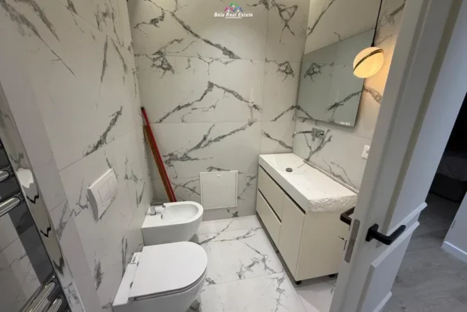 Tirane, jepet me qera apartament 2+1 Kati 6, 95 m² 700 € (Rruga Xhanfize Keko)