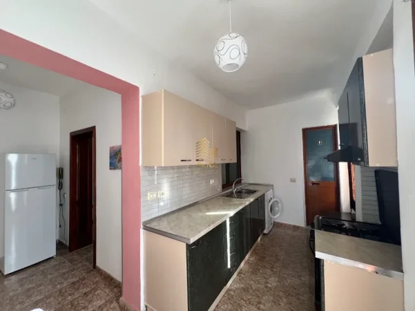 Tirane, jepet me qera apartament 1+1 Kati 1, 70 m² 300 € (Kodra e Priftit)