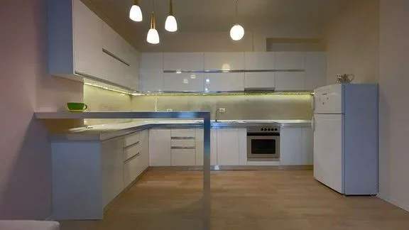 Tirane, jepet me qera apartament 2+1 Kati 5, 82 m² 650 € 