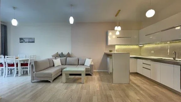 Tirane, jepet me qera apartament 2+1 Kati 5, 82 m² 650 € 