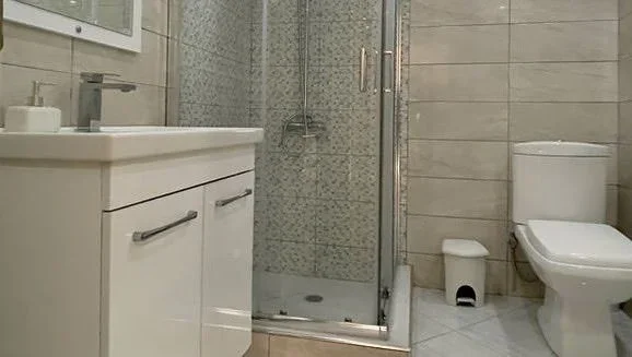 Tirane, jepet me qera apartament 2+1 Kati 5, 82 m² 650 € 