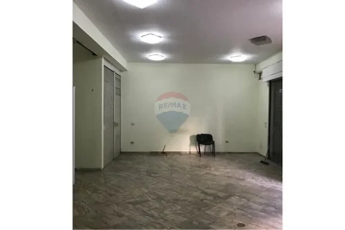 Tirane, jepet me qera ambjent biznesi Kati 0, 120 m² 1.000 € (Muhamet Gjollesha)