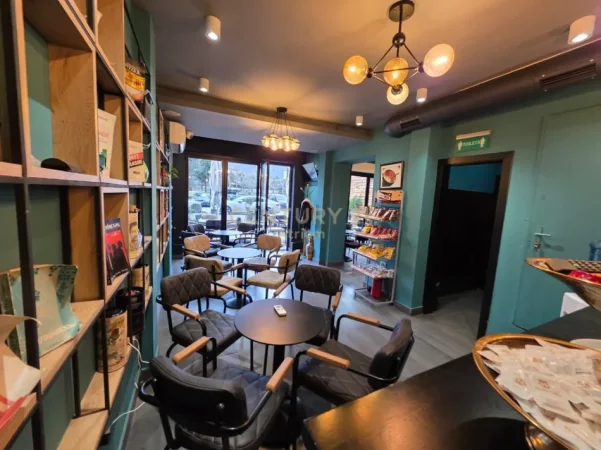 Tirane, jepet me qera bar-kafe Kati 0, 54 m² 800 € 