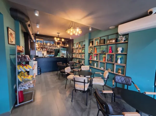 Tirane, jepet me qera bar-kafe Kati 0, 54 m² 800 € 