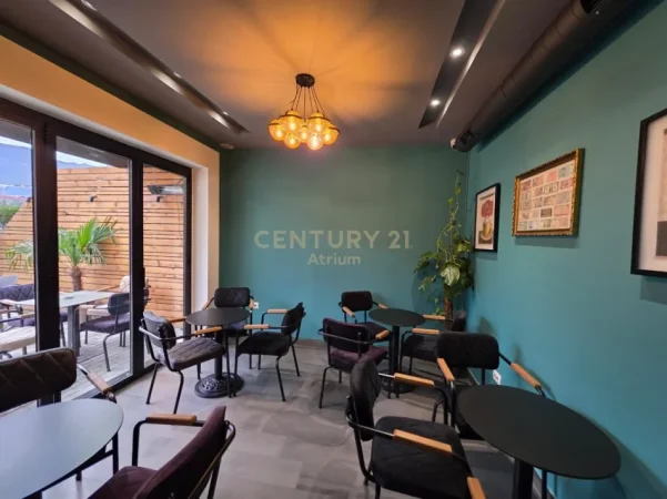 Tirane, jepet me qera bar-kafe Kati 0, 54 m² 800 € 