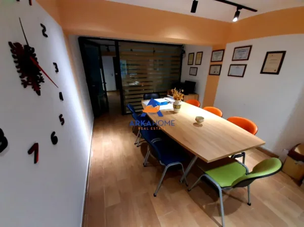 Tirane, shitet ambjent biznesi Kati 0, 41 m² 105.000 € 
