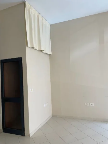 Tirane, jepet me qera ambjent biznesi Kati 1, 32 m² 250 € (Astir)