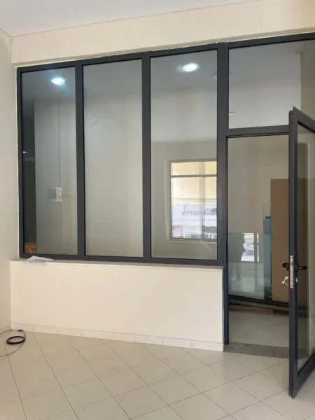 Tirane, jepet me qera ambjent biznesi Kati 1, 32 m² 250 € (Astir)